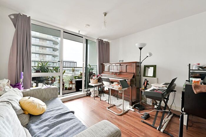 1 Bedroom Flat To Rent In Great West Quarter, Brentford, TW8