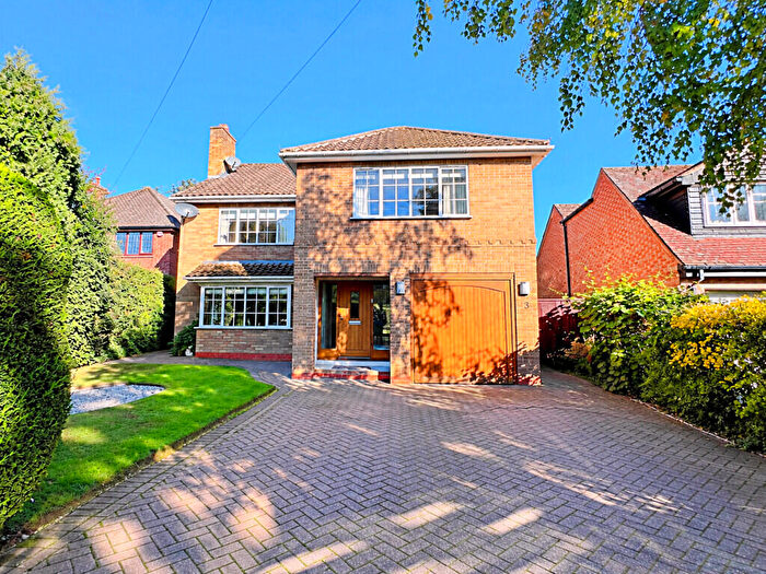 4 Bedroom Detached House For Sale In Amherst Road, Kenilworth, CV8