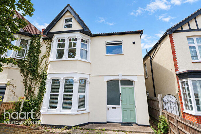 2 Bedroom Flat For Sale In Silverdale Avenue, Westcliff-On-Sea, SS0