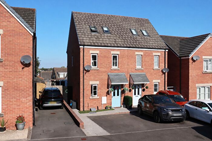 3 Bedroom Town House For Sale In Cilgant Y Lein, Pyle, Bridgend, CF33