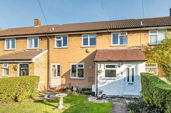 3 Bedroom Terraced House For Sale In Hill Close, Barnet, EN5