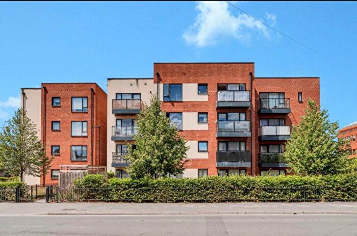 2 Bedroom Flat For Sale In Milestone Apartments, Finefield Walk, Slough, SL1