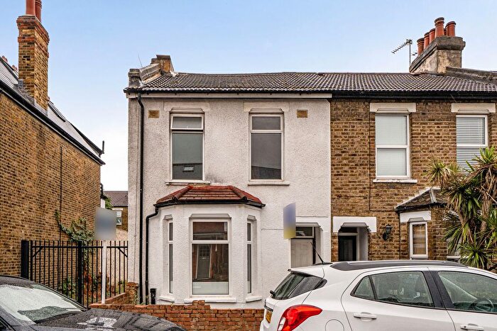 4 Bedroom End Of Terrace House To Rent In Oaklands Road, Hanwell, London, W7