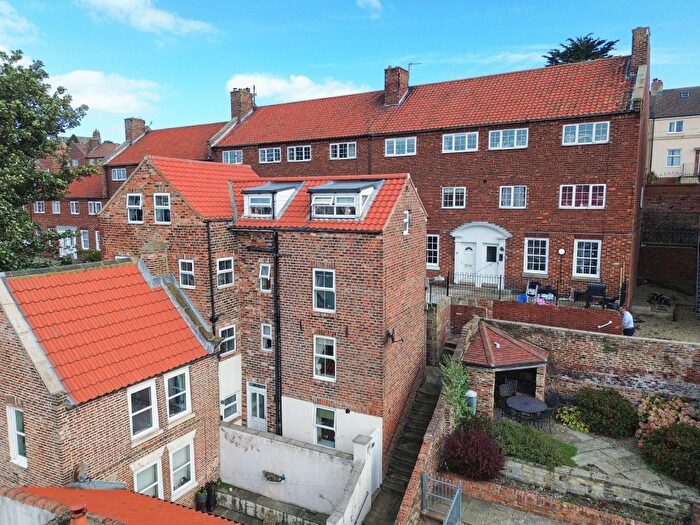 2 Bedroom Cottage For Sale In Cairns Cottage, Long Steps, Whitby, YO22