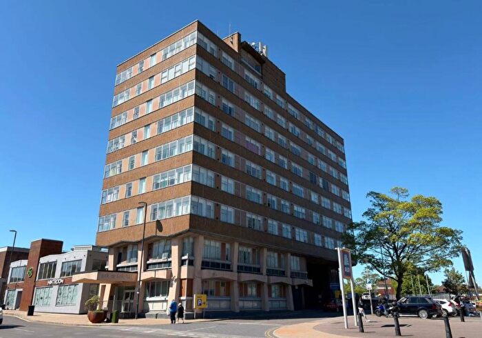 2 Bedroom Flat For Sale In Priory Heights, Church Street, Dunstable, Bedfordshire, LU5