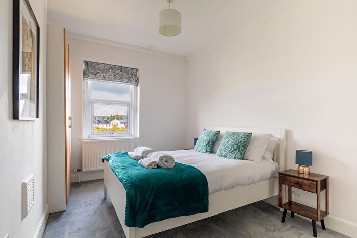 2 Bedroom Flat To Rent In Lower Oldfield Park, Bath, BA2