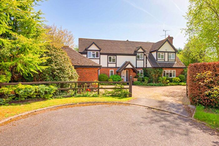 5 Bedroom Detached House For Sale In Thompson Walk, Calcot, RG31