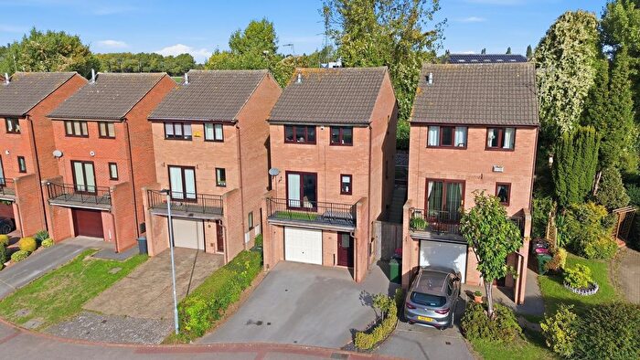 3 Bedroom Detached House For Sale In Fernleigh Drive, Brinsworth, Rotherham, S60