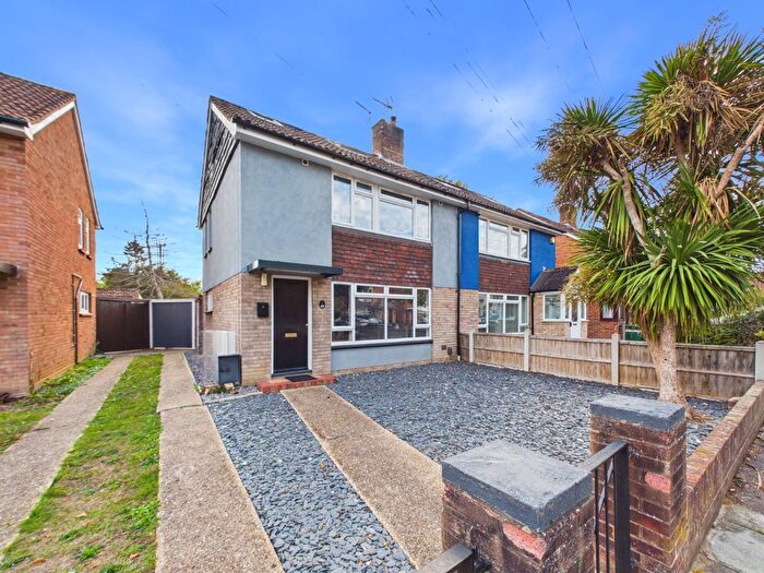 4 Bedroom Semi-Detached House For Sale In Metcalf Road, Ashford, Surrey, TW15