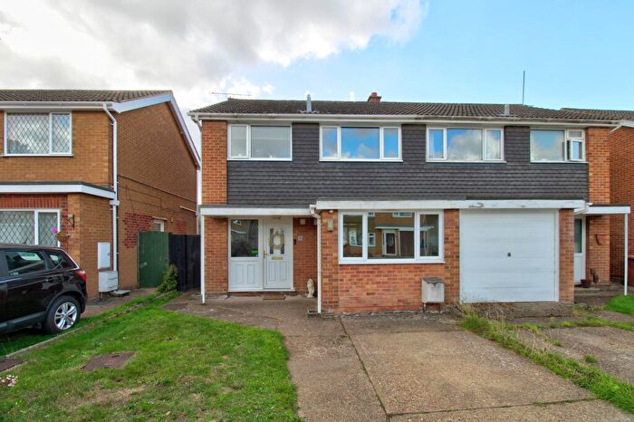 3 Bedroom Semi-Detached House For Sale In Ramsgate Drive, Ipswich, IP3