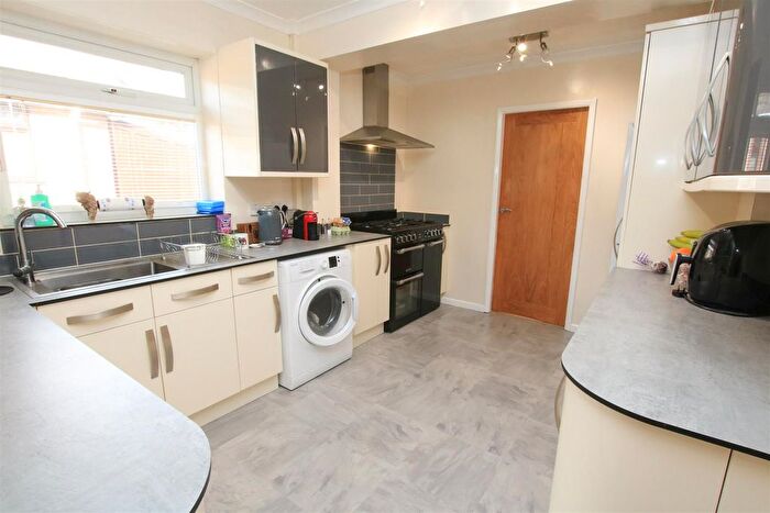 2 Bedroom Semi-Detached Bungalow For Sale In Grenville Road, Balby, Doncaster, DN4