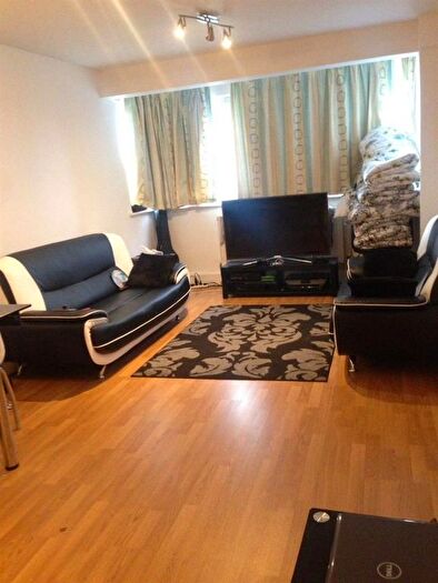 1 Bedroom Flat To Rent In Albany Court, North Finchley, N12