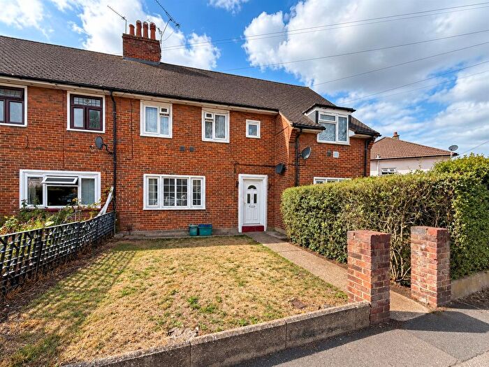2 Bedroom Maisonette For Sale In Beavers Lane, Hounslow, TW4