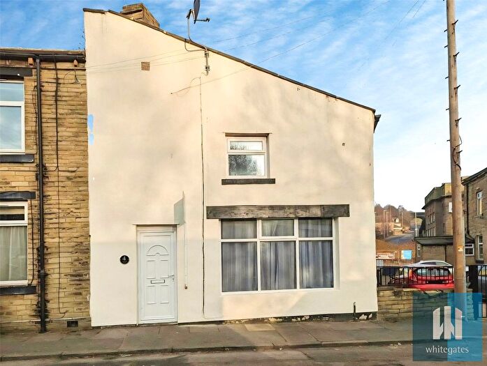 2 Bedroom End Of Terrace House To Rent In Victoria Road, Bailiff Bridge, HD6