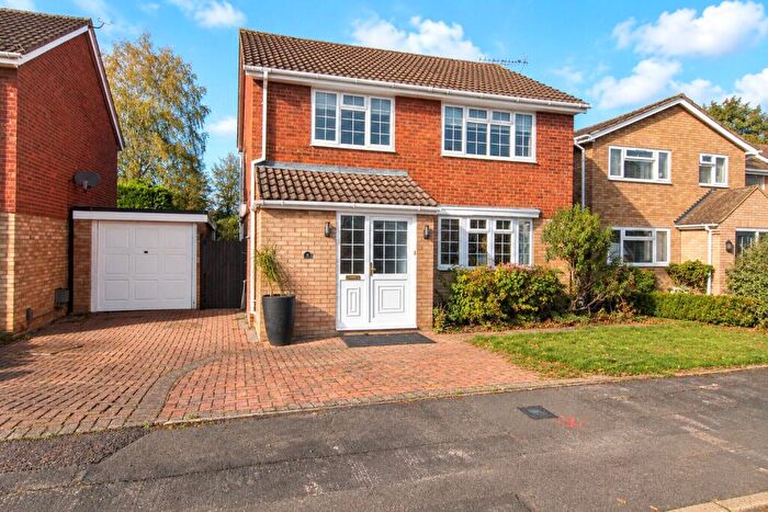4 Bedroom Detached House For Sale In Dean Close, Aylesbury, Buckinghamshire, HP21