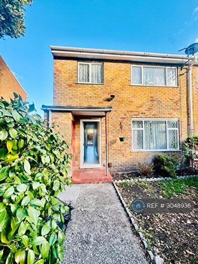 3 Bedroom End Of Terrace House To Rent In Cambridge Road, Sandhurst, GU47