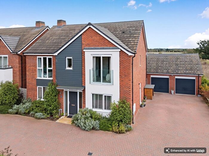 5 Bedroom Detached House For Sale In Pitmaston Close, Broomhall, Worcester., WR5