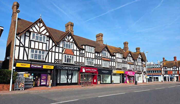 4 Bedroom Flat To Rent In Rectory Road, Tarring, Worthing, BN14