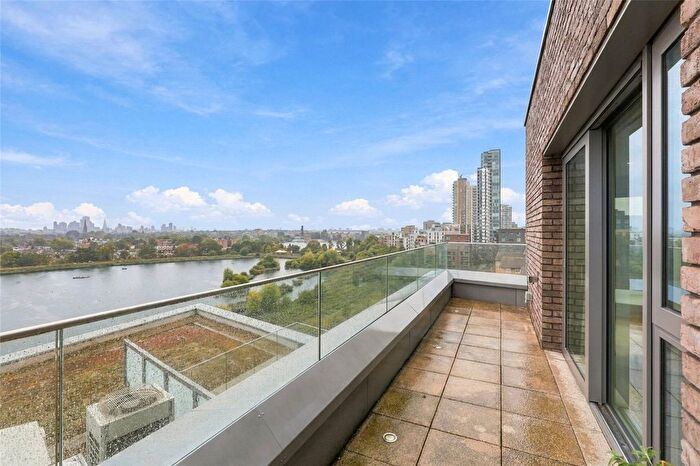 3 Bedroom Flat For Sale In Newnton Close, London, N4