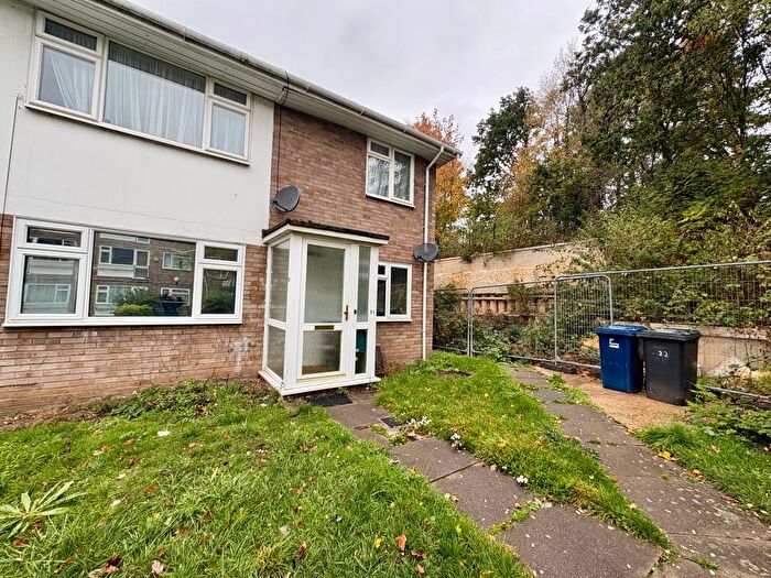 2 Bedroom Maisonette For Sale In Parkfield Close, Edgware, HA8