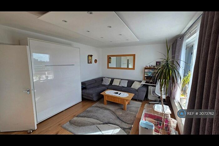 2 Bedroom Flat To Rent In Kinefold House, London, N7