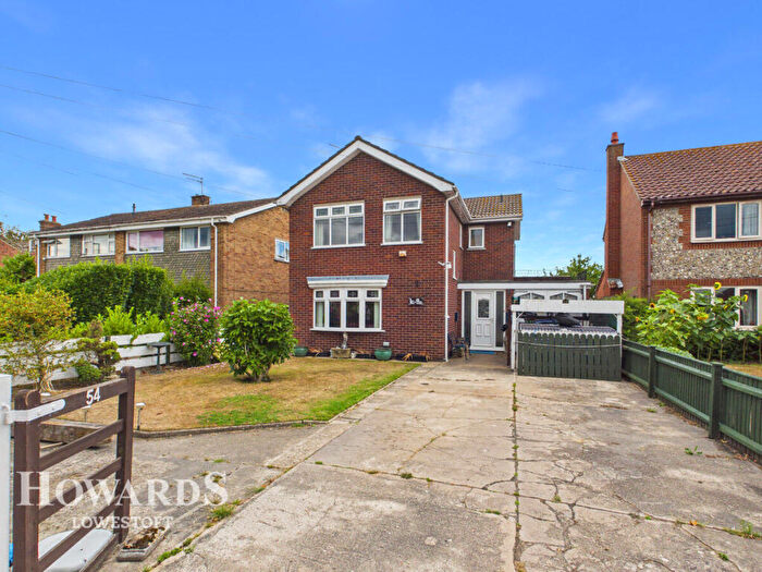 3 Bedroom Detached House For Sale In The Street, Blundeston, NR32