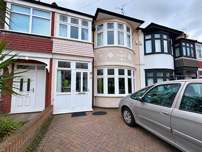 5 Bedroom House To Rent In Woodside Gardens, London, E4