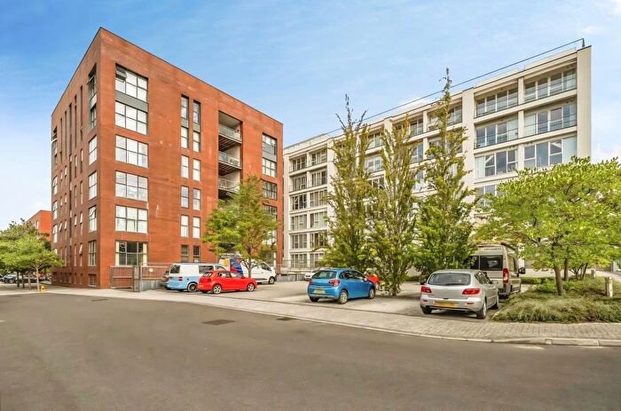 2 Bedroom Apartment To Rent In Airpoint - Bedminster, BS3