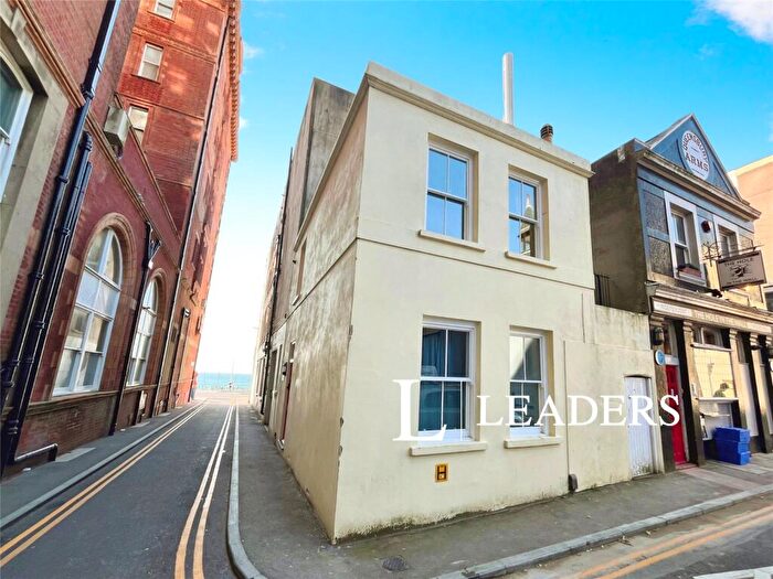 3 Bedroom Terraced House To Rent In Kings Road, BN1