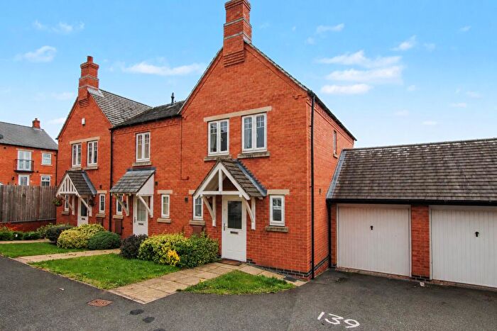 3 Bedroom Semi-Detached House For Sale In St Martins Close, Church Gresley, DE11