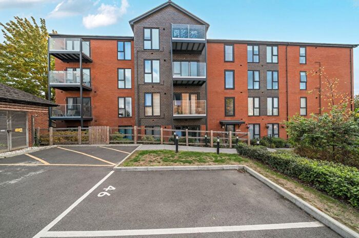 3 Bedroom Flat For Sale In Wellington Road, Wokingham, Berkshire, RG40