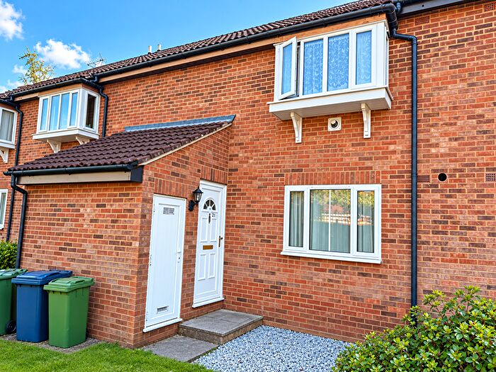1 Bedroom Maisonette To Rent In Oakcroft Close, Pinner, HA5