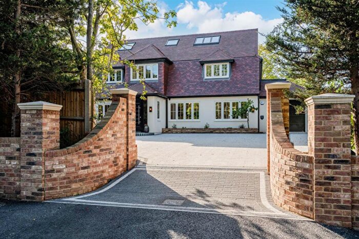 6 Bedroom Detached House For Sale In Banstead Road, Epsom, KT17