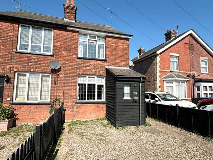 3 Bedroom Semi-Detached House For Sale In Coggeshall Road, Braintree, CM7