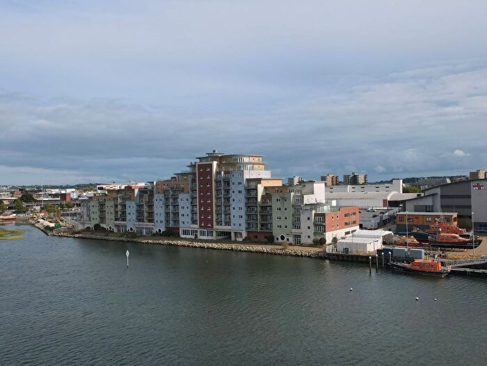 2 Bedroom Flat For Sale In Apartment Aqua, Poole, Dorset, BH15