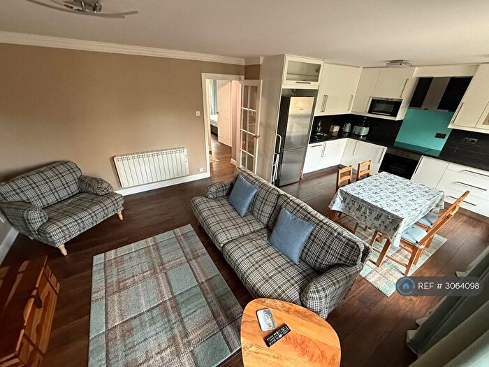 2 Bedroom Flat To Rent In Caledonian Crescent, Edinburgh, EH11