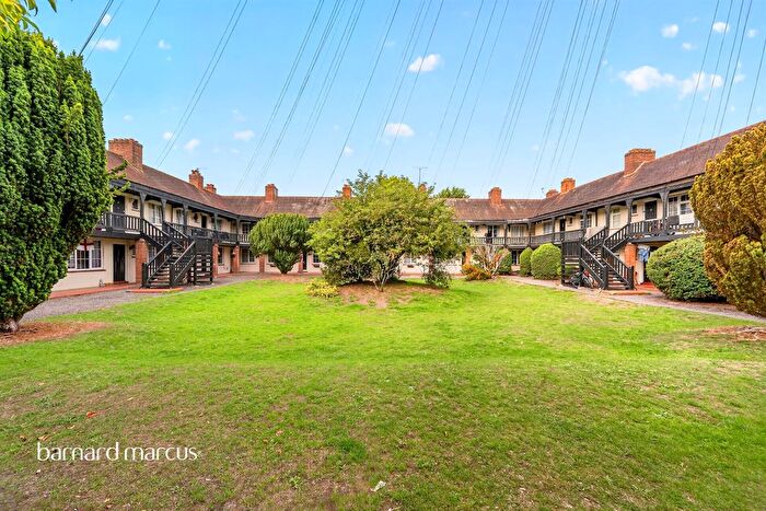 2 Bedroom Flat For Sale In Court Farm Gardens, Manor Green Road, Epsom, KT19