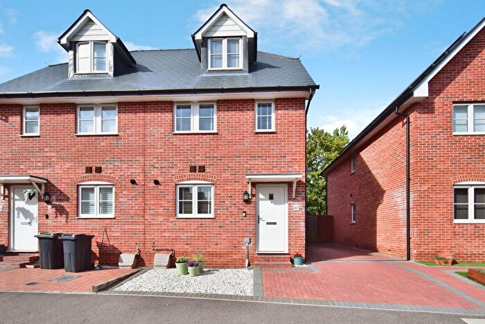 3 Bedroom Semi-Detached House For Sale In Carmelite Road, Aylesford, ME20