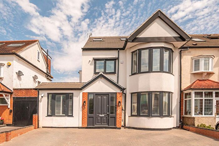 4 Bedroom Semi-Detached House To Rent In Warren Road, Wanstead, London, E11