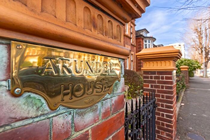 5 Bedroom Flat For Sale In The Drive, Hove, BN3