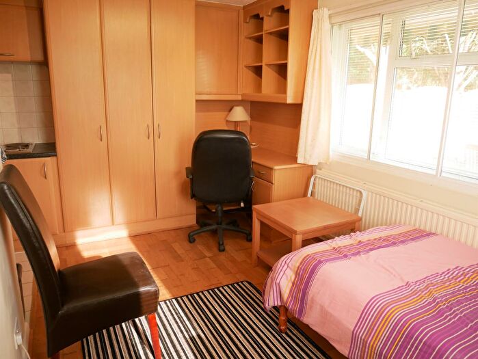 Studio To Rent In Church Road, Hounslow, TW5