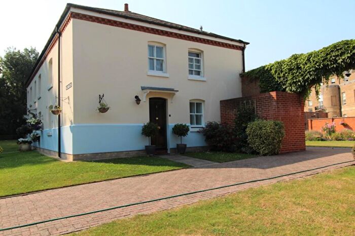 2 Bedroom End Of Terrace House To Rent In Thorndon Park, Ingrave, Brentwood, CM13