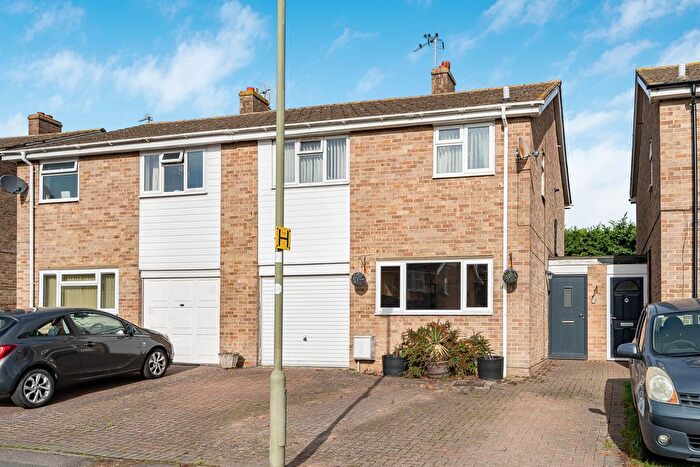 3 Bedroom Semi-Detached House For Sale In Fairfax Road, Chalgrove, OX44