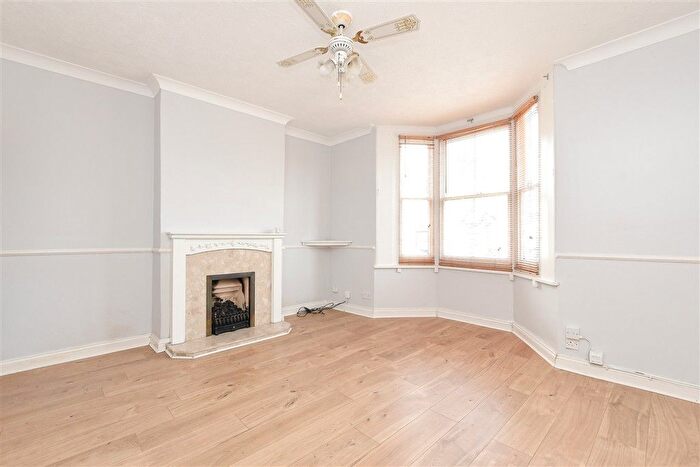 3 Bedroom End Of Terrace House For Sale In Glovers Road, Reigate, Surrey, RH2