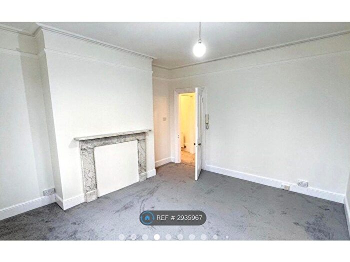 2 Bedroom Flat To Rent In High Barnet, Barnet, EN5