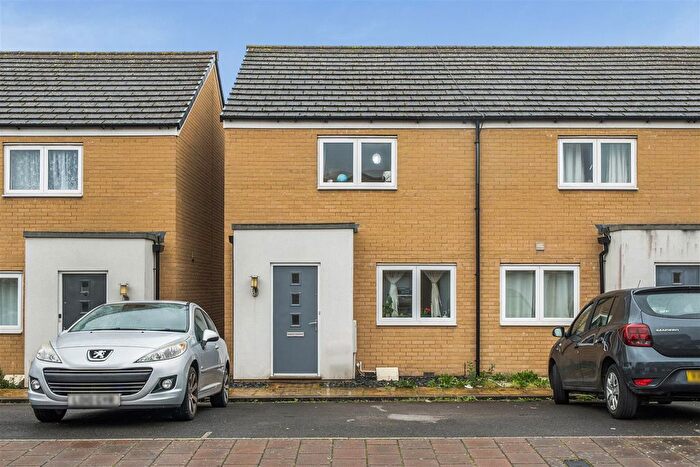 2 Bedroom Town House To Rent In Donns Close, Patchway, Bristol, BS34