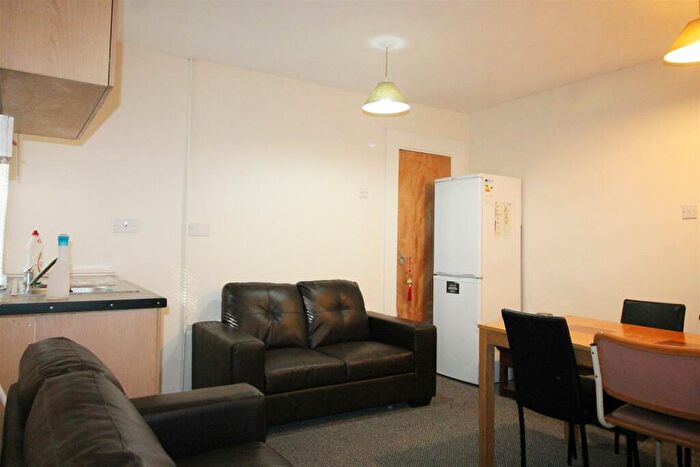 4 Bedroom House To Rent In Kelso Gardens, Hyde Park, Leeds, LS2