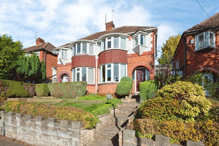 3 Bedroom Semi-Detached House For Sale In Wensleydale Road, Birmingham, B42