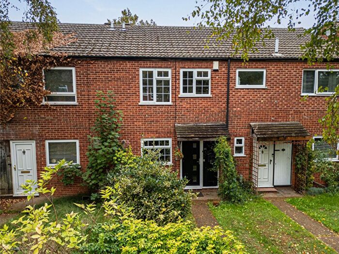 3 Bedroom Terraced House For Sale In Abbots Field, Gravesend, DA12