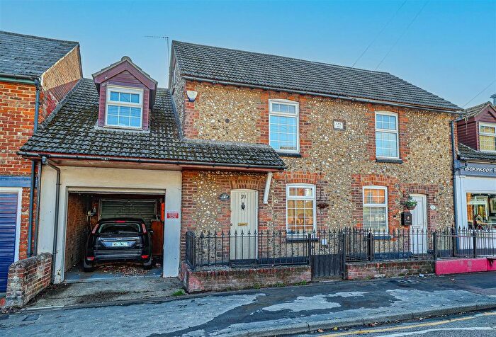 3 Bedroom Cottage For Sale In St. Johns Road, Hemel Hempstead, HP1